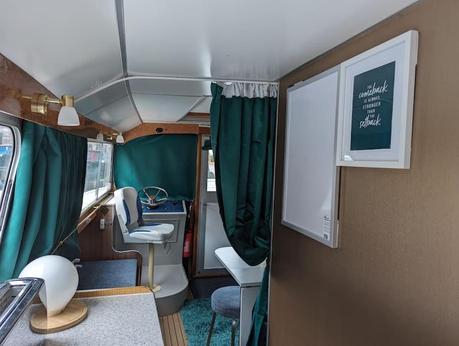 New Horizon - A Beautiful Boat Very Conveniently Located In Chelmsford City Exterior foto