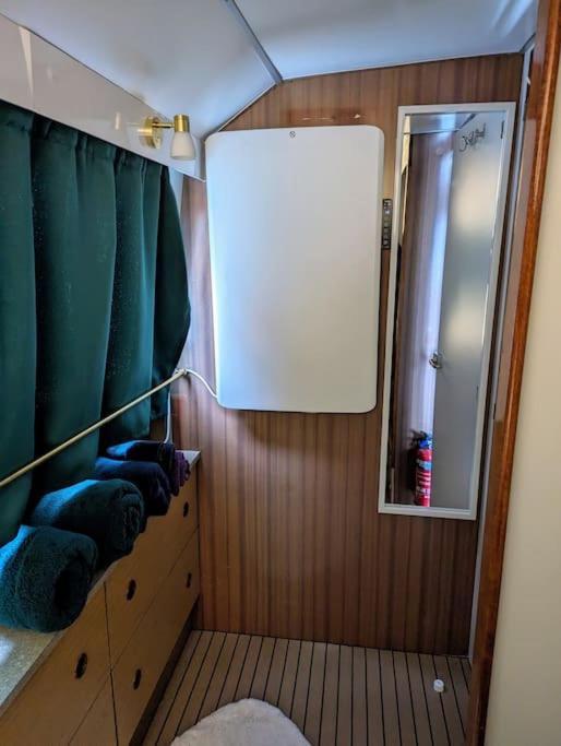 New Horizon - A Beautiful Boat Very Conveniently Located In Chelmsford City Exterior foto