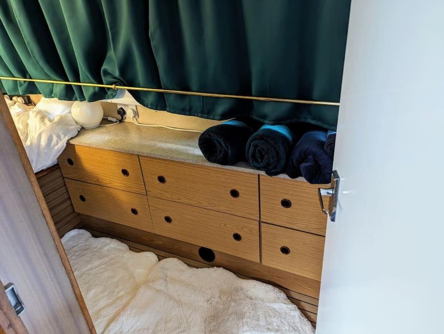 New Horizon - A Beautiful Boat Very Conveniently Located In Chelmsford City Exterior foto