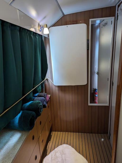 New Horizon - A Beautiful Boat Very Conveniently Located In Chelmsford City Exterior foto