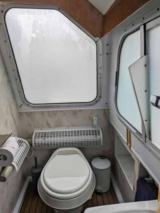 New Horizon - A Beautiful Boat Very Conveniently Located In Chelmsford City Exterior foto
